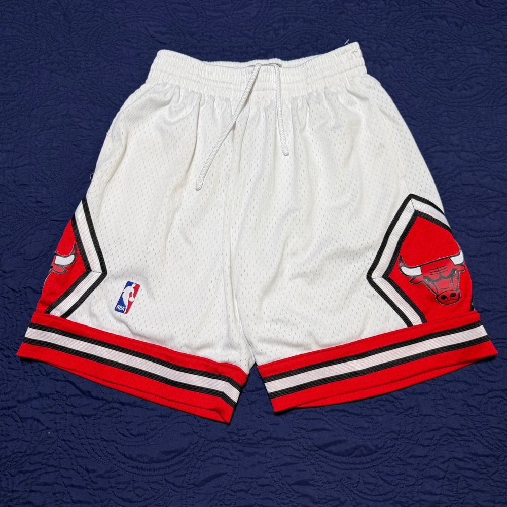 Mitchell & Ness Chicago Bulls Hardwood Classics Swingman Shorts White Mens Small